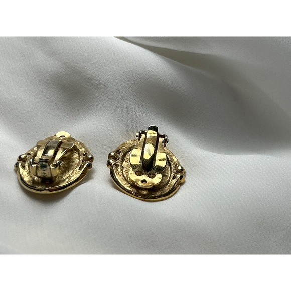 Vintage Earrings Classic Clip on Gold and Pearl - Picture 4 of 4